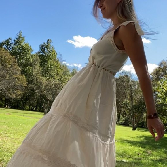 Meet your Posher, Jessica PS ALWAYS up for a great TRADE - Picture 3 of 16